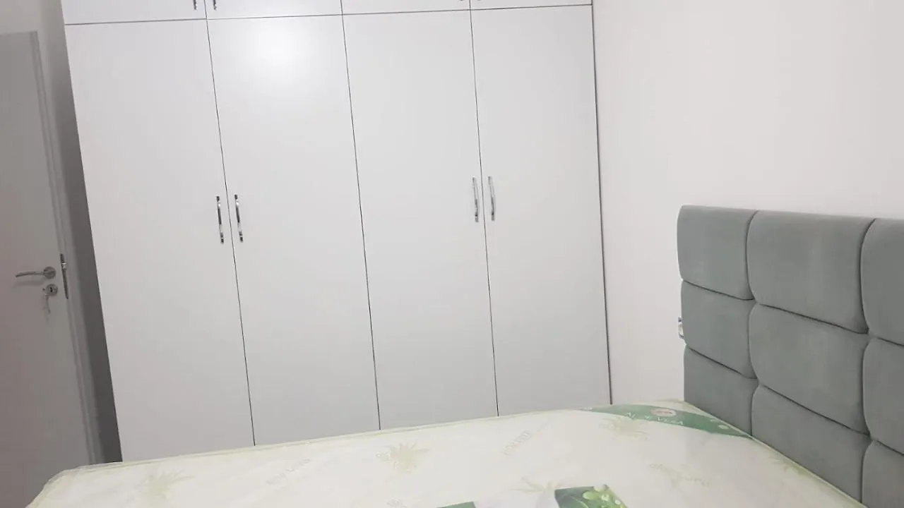 Komuna Parisit Aprtament Tirana 0*,  Albânia